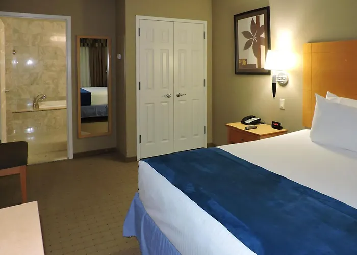 Marco Laguardia Hotel & Suites New York